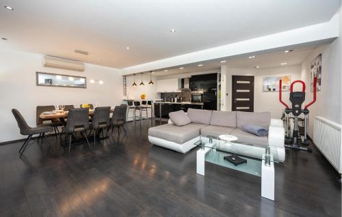 Trilj House | Amazing Home In Trilj