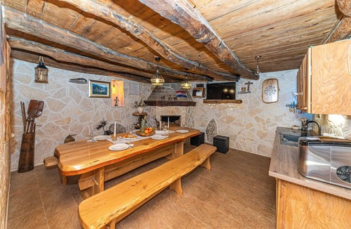 Trolokve House | Amazing home in Trolokve