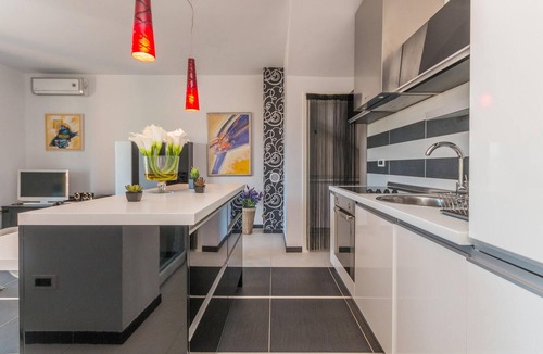 Veli Iz House | Amazing home in Veli Iz with WiFi