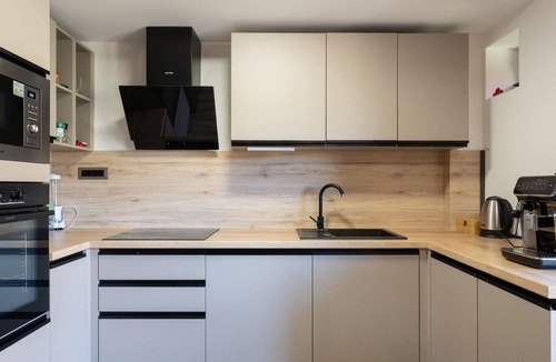 Ribnik House | Amazing home in Veselici with sauna