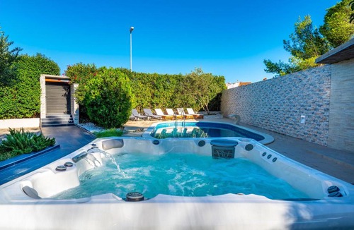 Zadar House | Amazing home in Zadar with 8 Bedrooms, Jacuzzi and Private swimming pool