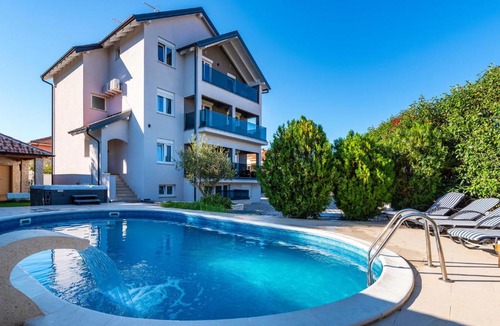 Zadar House | Amazing home in Zadar with 8 Bedrooms, Jacuzzi and Private swimming pool