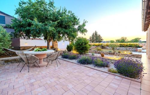 Benkovac House | Amazing Home In Zagrad