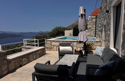 Dubrovacko Primorje House | Amber cosy house with pool and sea views