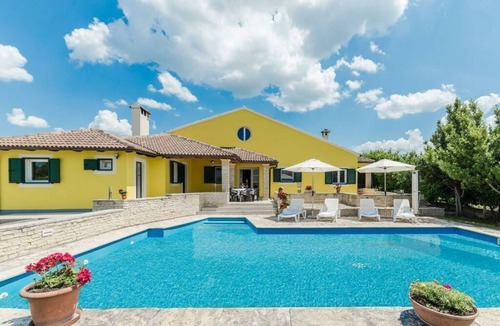 Lovinac Villa | Ana with pool near Zadar