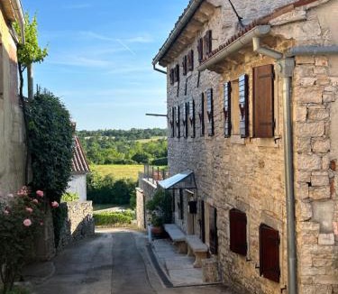 Zminj House | Aneta authentic Istrian House with pool & garden - Pet Friendly