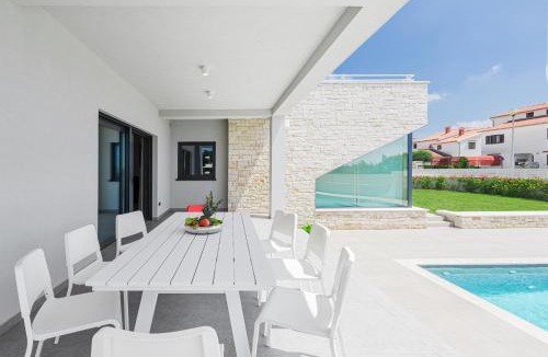 Vrvari Villa | Anni