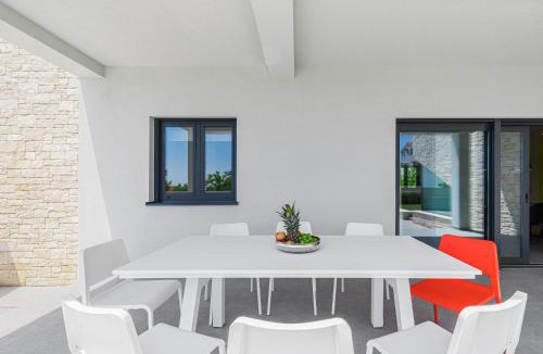 Vrvari Villa | Anni