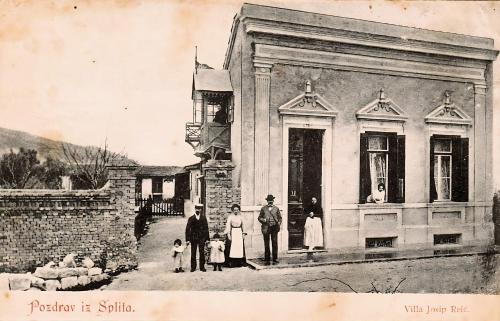 Split Villa | Antique Garden Villa