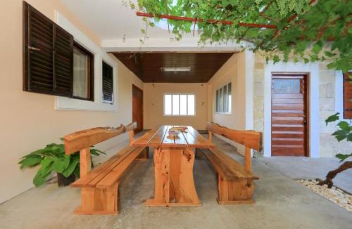Puljane House | Antona