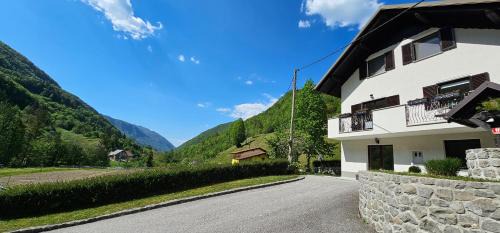 Tolmin Apartment | Apartma Šmarnica