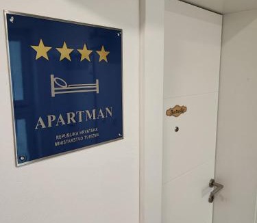 Durdevac Apartment | Apartman Batuda,moderno opremljen apartman u centru Đurđevca, u cijeni WELLNESS, sauna, bazen u obližnjem hotelu, mini zoo, 5G internet, R1 račun, SELF CHECKIN
