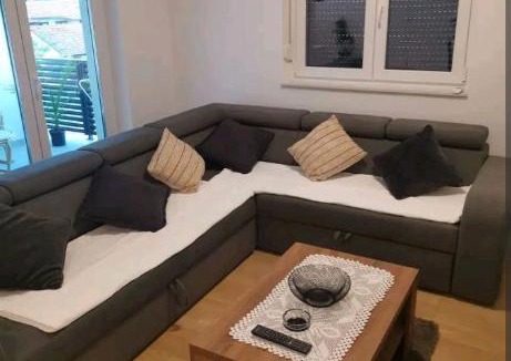 Durdevac Apartment | Apartman Batuda,moderno opremljen apartman u centru Đurđevca, u cijeni WELLNESS, sauna, bazen u obližnjem hotelu, mini zoo, 5G internet, R1 račun, SELF CHECKIN