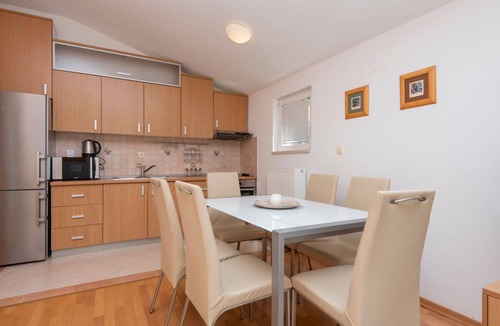Bidol Apartment | Apartman Fortuna pool-Makarska by Villas Guide