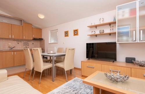 Bidol Apartment | Apartman Fortuna pool-Makarska by Villas Guide