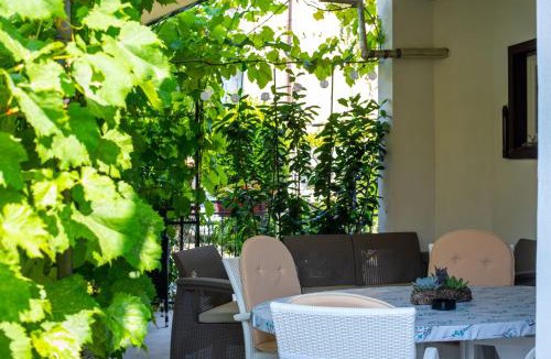 Cove Murtar Apartment | Apartman Helena 2 Prostrani apartman s 2 spavaće sobe,2 kupaonice ,terasa i parking