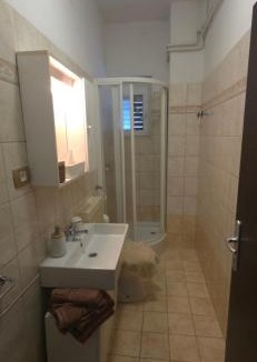 Cove Murtar Apartment | Apartman Helena 2 Prostrani apartman s 2 spavaće sobe,2 kupaonice ,terasa i parking