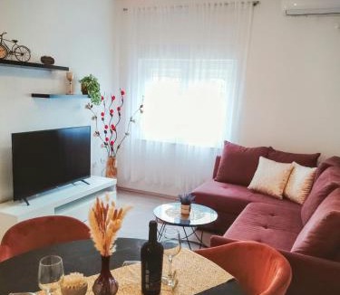 Benkovac Apartment | Apartman Josy with gorgeous garden
