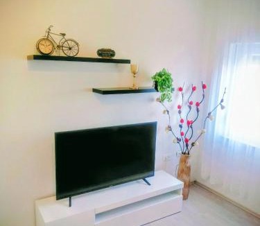 Benkovac Apartment | Apartman Josy with gorgeous garden