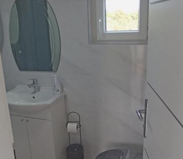Lozovac Apartment | Apartman Lana, slavice86, 22221 Lozovac