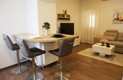 Tinjan Apartment | Apartman Neo