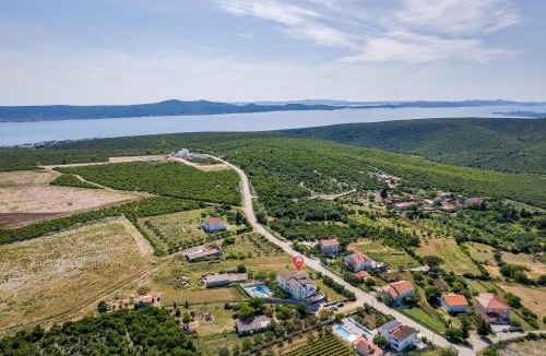 Donje Rastane Apartment | Apartman Strmota s bazenom i jakuzijem