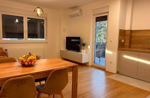 Osijek Apartment | Apartman TENA, Private parking, Self check in