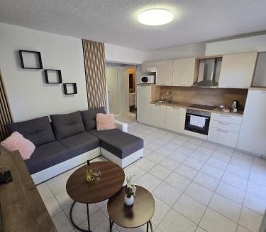 Gornji Karin Apartment | Apartmani Greif