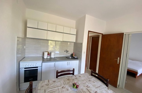 Podglavica House | Apartmani LuluFamily accomodation in a quiet fishing village.