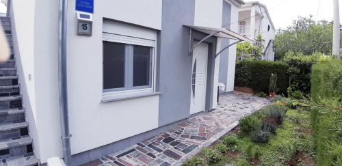 Gornji Karin Apartment | Apartmani Orhideja
