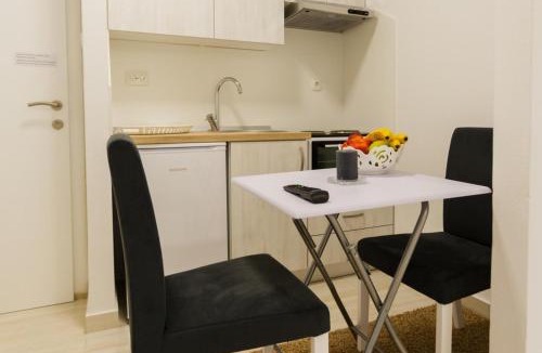 Selce Apartment | Apartmani Studio Sleeps 2 -Parking -Private Garden