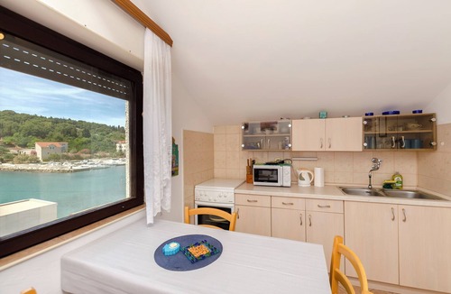 Prvic Luka Apartment | Apartment Mirni by the sea (10648-A1) - Prvic Luka - island Prvic