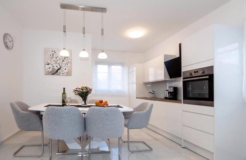 Turanj Apartment | APARTMENT 1 Villa Stella Deluxe with a heated swimming pool, jacuzzi, sauna and BBQ