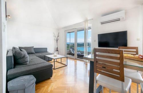 Donja luka Apartment | Apartment 30 m from Beach,Makarska,Marija