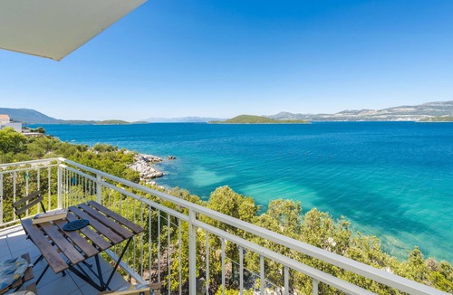 Dubrava Apartment | Apartment Alenka 3 - beachfront, 10 m from the sea
