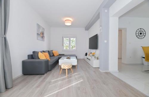 Sukosan Apartment | Apartment Amelie - with pool and sauna!