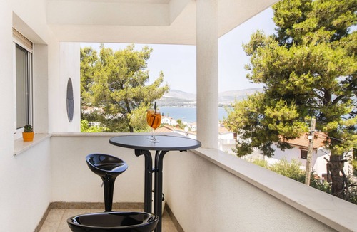 Slatine Apartment | Apartment Anđa by Interhome