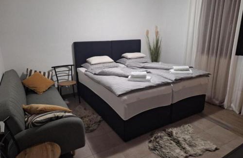 Vrlika Apartment | Apartment and Room Mare Vrlika - Two Bedroom Apartment with Balcony