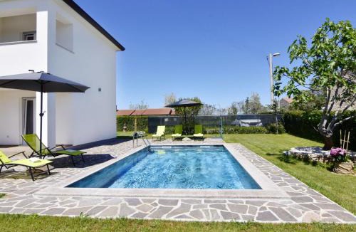 Cepljani Apartment | Apartment Apartment 2 in einer neuen Villa mit Pool in ruhiger Lage by Interhome