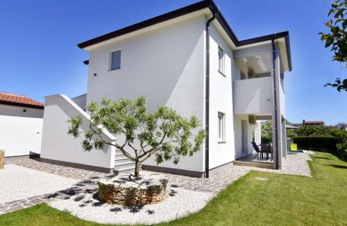 Cepljani Apartment | Apartment Apartment 2 in einer neuen Villa mit Pool in ruhiger Lage by Interhome