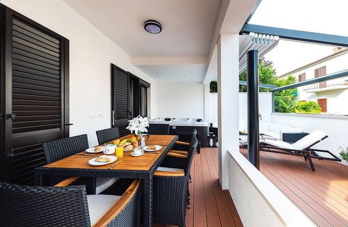 Novigrad Apartment | Apartment Auretta (63421-A1) - Novigrad