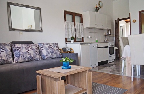 Klenovica Apartment | Apartment B Klenovica, 50m from the sea, on the first floor, overlooking the sea