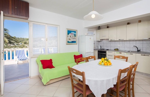 Dvornica Apartment | Apartment Bose 6+0 with big balcony and sea view only 5 meters from beach