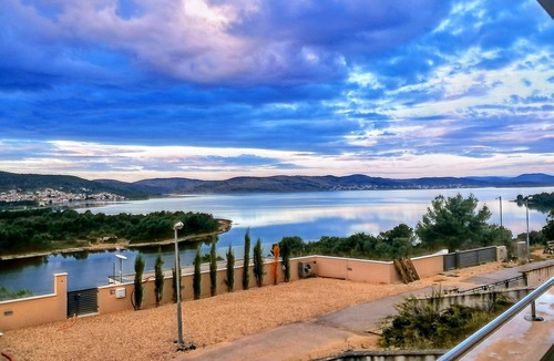 Bilice Apartment | Apartment by the Beach in Dalmatia