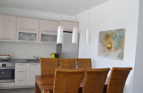 Komarna Apartment | Apartment by the sea with Poll