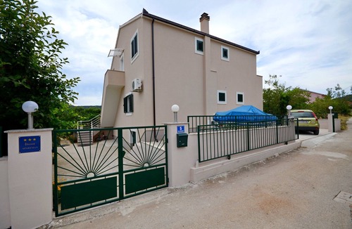 Vinisce Apartment | Apartment Canaria (19051-A1) - Vinisce