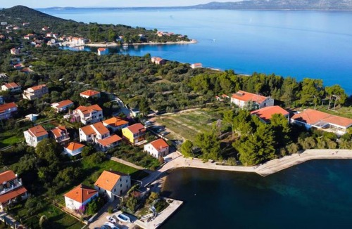 Veli Iz Apartment | Apartment Captain's Villa in Iž/Iž Veli - 7 persons, 3 bedrooms