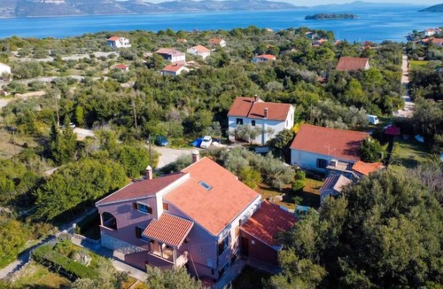 Veli Iz Apartment | Apartment Captain's Villa in Iž/Iž Veli - 7 persons, 3 bedrooms