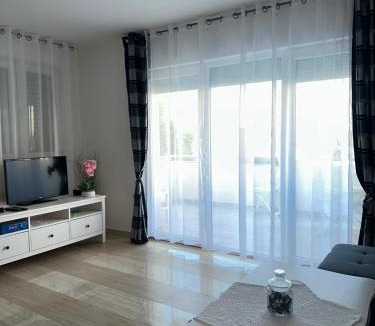 Dinjiska Apartment | Apartment Cherry s pogledom na more