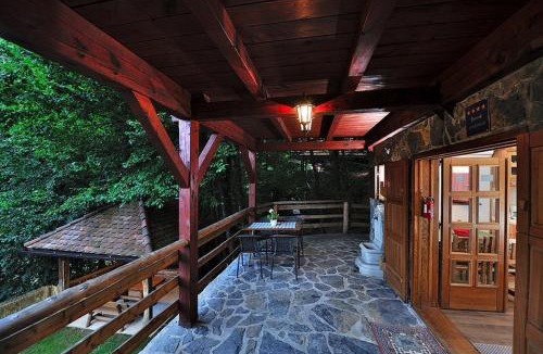 Generalski Stol Apartment | Apartment Drvena kuca Mreznica